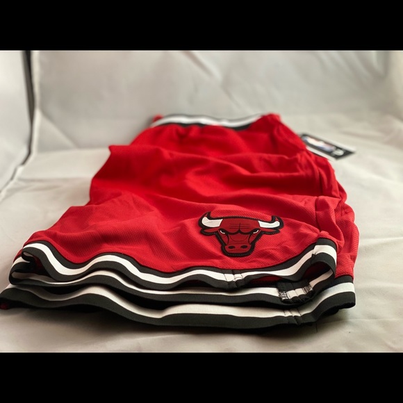 Chicago bulls shorts - Picture 2 of 2